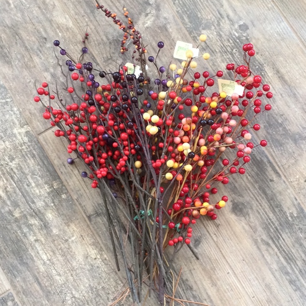Bundle of Faux Berries - 26 stalks in multiple colors